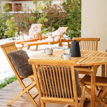 4-Room Apartment With Garden, Gym And Shared Spa เมอแฌฟ ภายนอก รูปภาพ